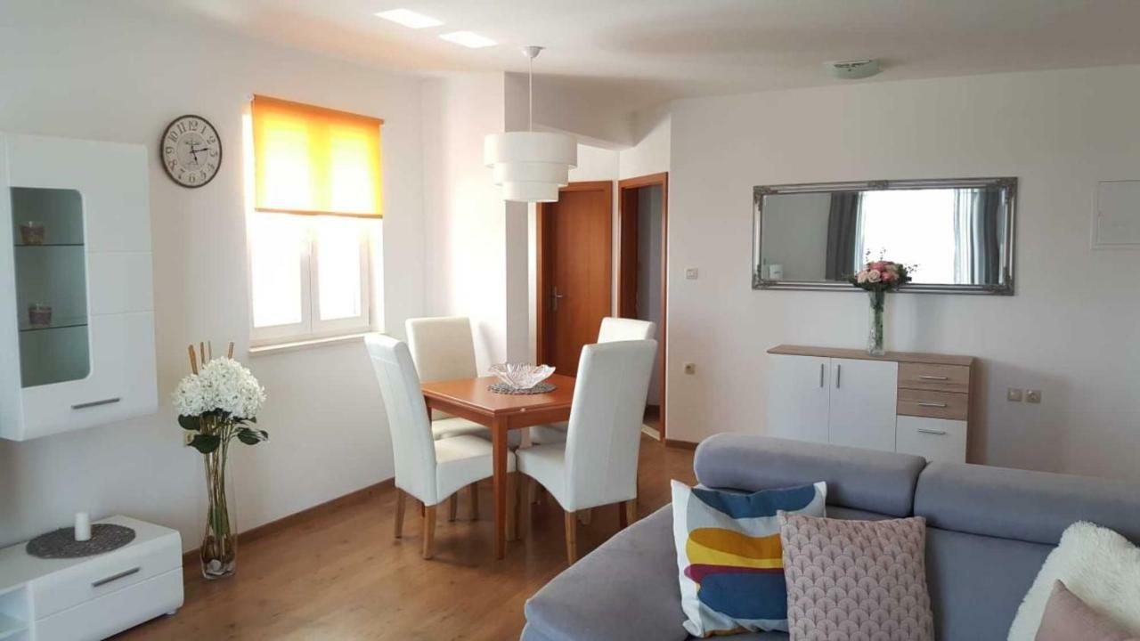 Cozy Apartment With Sea View Kastela Exterior photo