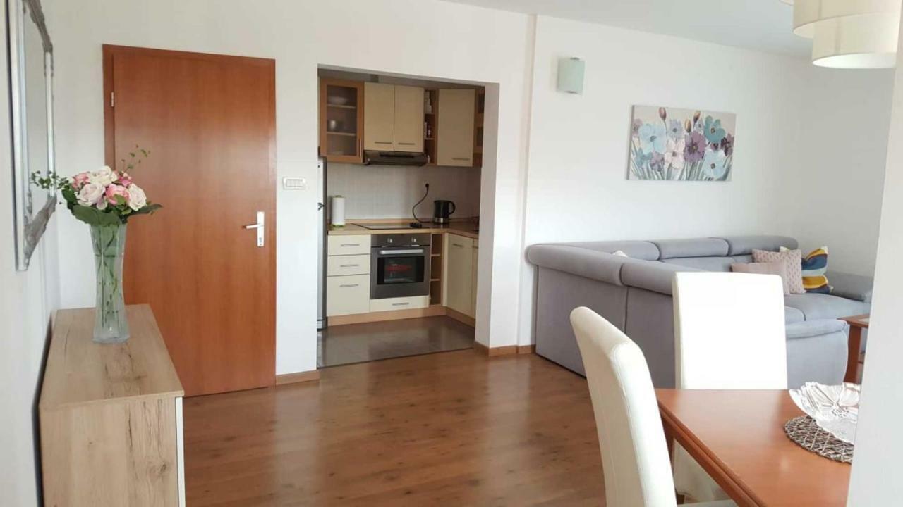 Cozy Apartment With Sea View Kastela Exterior photo