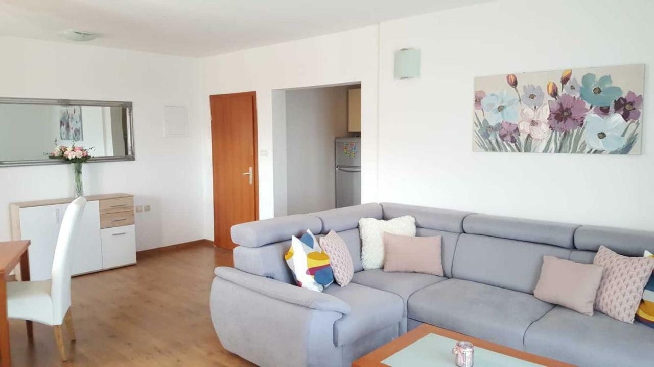 Cozy Apartment With Sea View Kastela Exterior photo